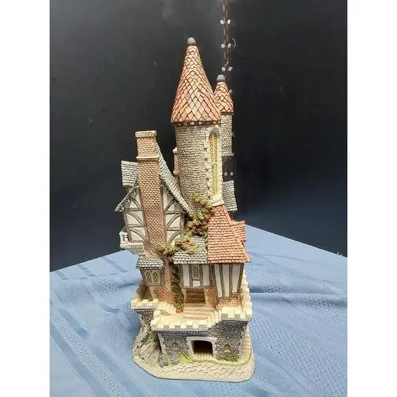 David Winter Cottages Castle in the Air dated 1991 Signed in 1982 in Box